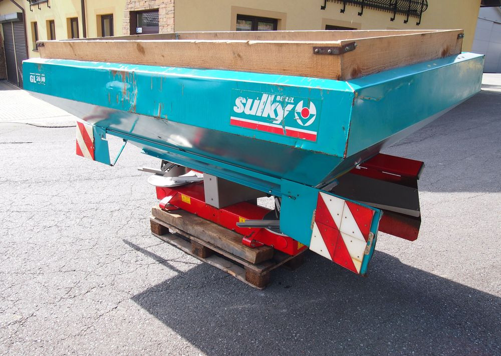 Rozsiewacz nawozów Sulky DPX GL 2000 18-24m Rozsiewacz nawozów Sulky - Trosilnik gnojila: slika 2 Rozsiewacz nawozów Sulky DPX GL 2000 18-24m Rozsiewacz nawozów Sulky - Trosilnik gnojila: slika 2