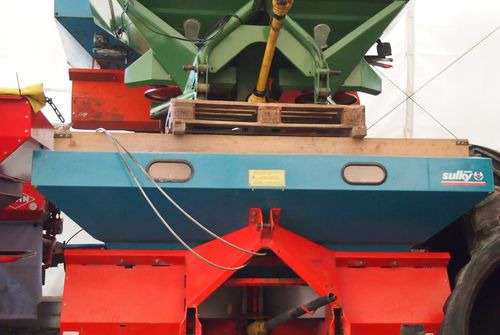 Rozsiewacz nawozów Sulky DPXGL 18-24m Rozsiewacz nawozów Sulky - Trosilnik gnojila: slika 1 Rozsiewacz nawozów Sulky DPXGL 18-24m Rozsiewacz nawozów Sulky - Trosilnik gnojila: slika 1