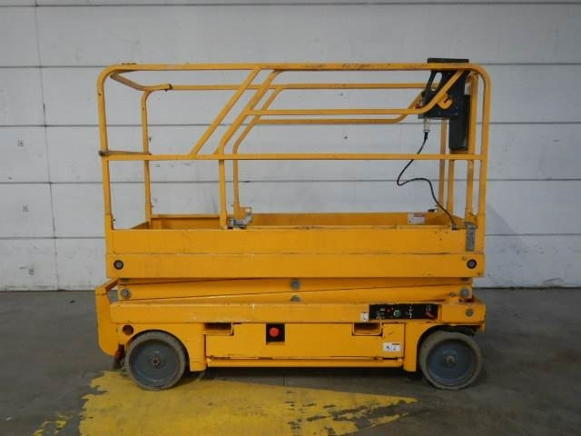 Haulotte Compact 8CU - Škarjasta dvižna ploščad: slika 1 Haulotte Compact 8CU - Škarjasta dvižna ploščad: slika 1