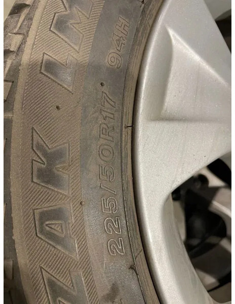 BMW *BMW velgen met Brigdestone banden *225/50 R17 - Gume in platišča za Avtomobil: slika 4 BMW *BMW velgen met Brigdestone banden *225/50 R17 - Gume in platišča za Avtomobil: slika 4