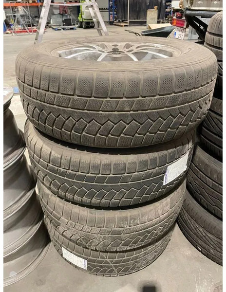 Continental Continental banden met velgen 235/65 R17 - Gume in platišča za Avtomobil: slika 1 Continental Continental banden met velgen 235/65 R17 - Gume in platišča za Avtomobil: slika 1