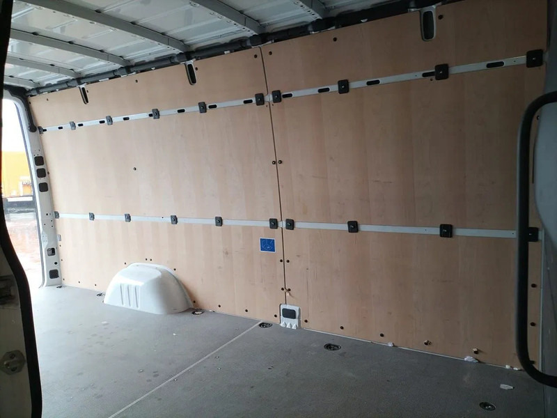 Mercedes-Benz Binnenbekleding L2H2 Sprinter - Kabina in notranjost za Dostavno vozilo: slika 5 Mercedes-Benz Binnenbekleding L2H2 Sprinter - Kabina in notranjost za Dostavno vozilo: slika 5