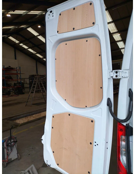 Mercedes-Benz Binnenbekleding L2H2 Sprinter - Kabina in notranjost za Dostavno vozilo: slika 1 Mercedes-Benz Binnenbekleding L2H2 Sprinter - Kabina in notranjost za Dostavno vozilo: slika 1