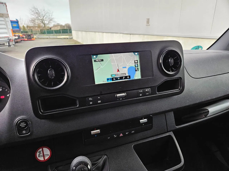Mercedes-Benz Sprinter 317 CDI*L2H2*360°CAMERA*TEMPOMAT*NAVIGATIE*STOELVERWARMING* - Furgon: slika 5 Mercedes-Benz Sprinter 317 CDI*L2H2*360°CAMERA*TEMPOMAT*NAVIGATIE*STOELVERWARMING* - Furgon: slika 5