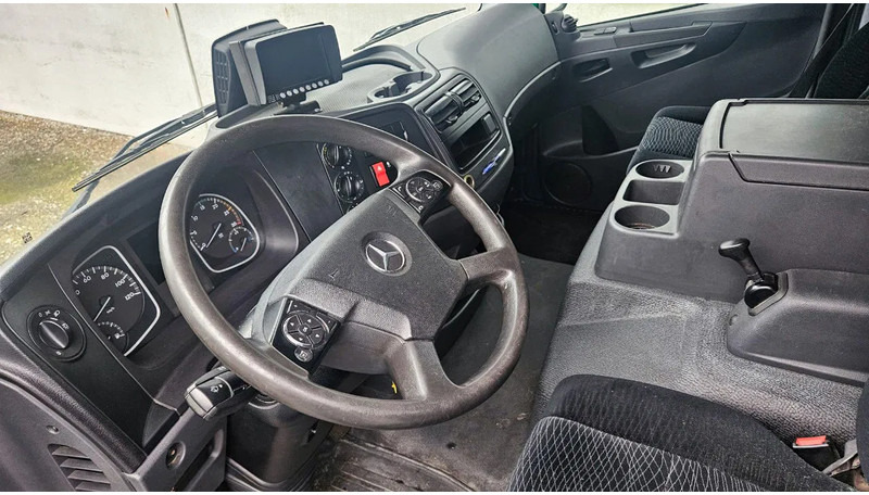 Mercedes-Benz Atego 1018 *L*Achteruitrijcamera*Automaat*Airco*Dhollandia Laadbrug*7149cm - Tovornjak: slika 4 Mercedes-Benz Atego 1018 *L*Achteruitrijcamera*Automaat*Airco*Dhollandia Laadbrug*7149cm - Tovornjak: slika 4