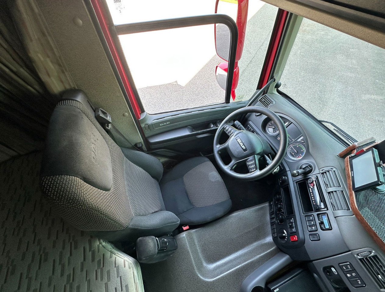 Tovornjak zabojnik DAF CF 290 FA Space CAB Hardhouten Vloer 2500 KG Klep Nieuw Staat: slika 12