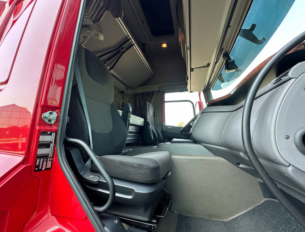Tovornjak zabojnik DAF CF 290 FA Space CAB Hardhouten Vloer 2500 KG Klep Nieuw Staat: slika 16