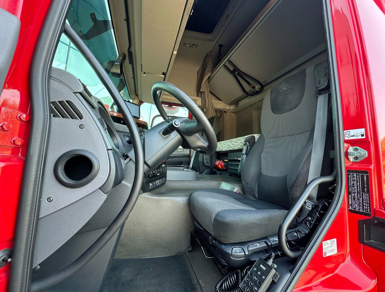 Tovornjak zabojnik DAF CF 290 FA Space CAB Hardhouten Vloer 2500 KG Klep Nieuw Staat: slika 8