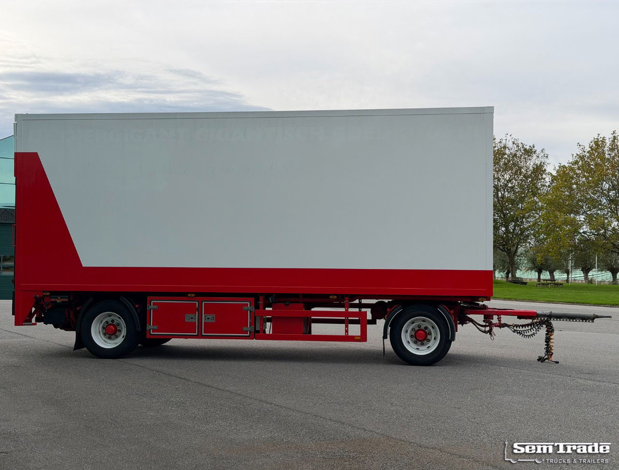 Heiwo Chassis + Isolated BOX 770x250x270 Inside Tail Lift Super Condition - Prikolica zabojnik: slika 5 Heiwo Chassis + Isolated BOX 770x250x270 Inside Tail Lift Super Condition - Prikolica zabojnik: slika 5