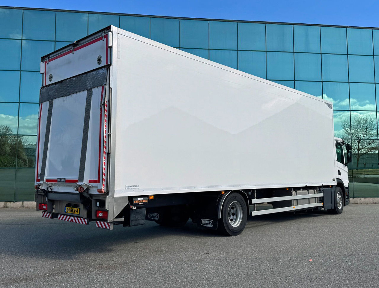 Scania P320 Heiwo 16 Karrenbak 275 CM Hoog Kachel 2.500 KG Klep Super Staat - Tovornjak zabojnik: slika 4 Scania P320 Heiwo 16 Karrenbak 275 CM Hoog Kachel 2.500 KG Klep Super Staat - Tovornjak zabojnik: slika 4