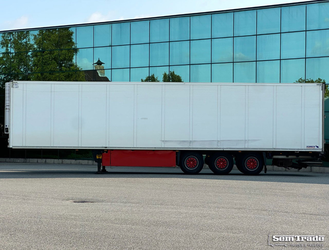 Schmitz Cargobull SKO24 Carrier Vector 1850 2X Lift Axle Flowerwide 270 CM High Holland Trailer - Polprikolica hladilnik: slika 2 Schmitz Cargobull SKO24 Carrier Vector 1850 2X Lift Axle Flowerwide 270 CM High Holland Trailer - Polprikolica hladilnik: slika 2