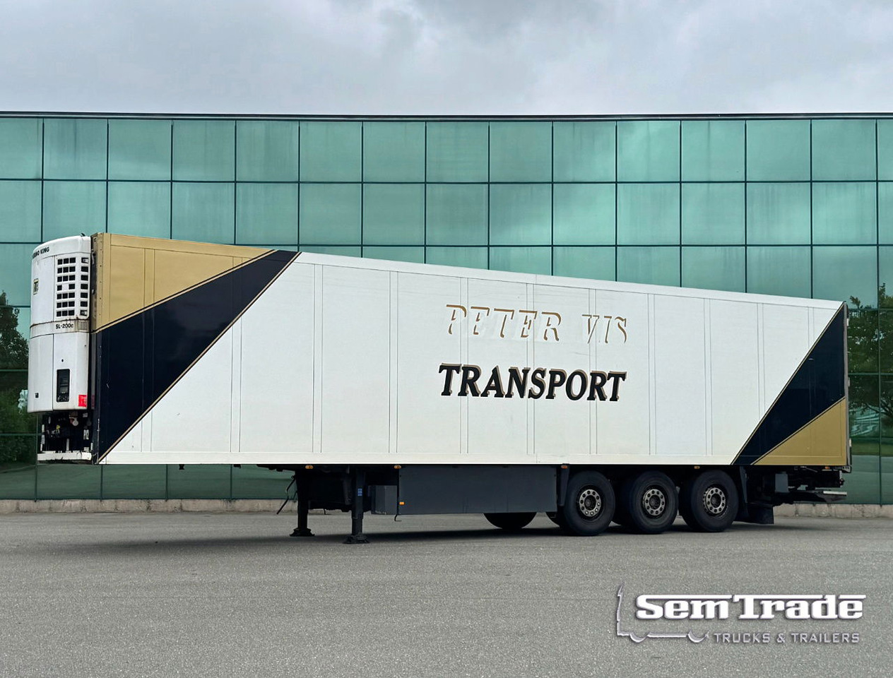 Schmitz Cargobull SKO24 Thermo King SL200e Only 8.900 Hours 270 CM High 250 CM Wide Disc Brakes Lift Axle NL Trailer - Polprikolica hladilnik: slika 1 Schmitz Cargobull SKO24 Thermo King SL200e Only 8.900 Hours 270 CM High 250 CM Wide Disc Brakes Lift Axle NL Trailer - Polprikolica hladilnik: slika 1