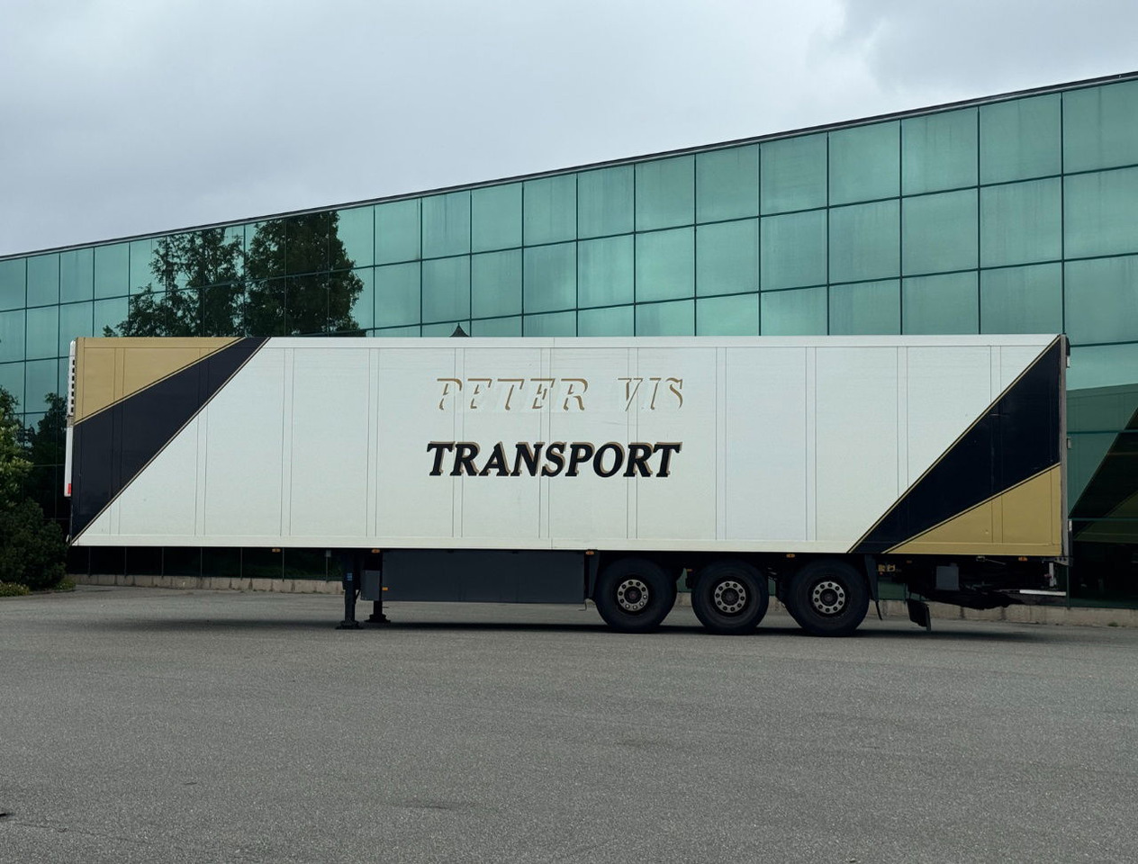 Schmitz Cargobull SKO24 Thermo King SL200e Only 8.900 Hours 270 CM High 250 CM Wide Disc Brakes Lift Axle NL Trailer - Polprikolica hladilnik: slika 2 Schmitz Cargobull SKO24 Thermo King SL200e Only 8.900 Hours 270 CM High 250 CM Wide Disc Brakes Lift Axle NL Trailer - Polprikolica hladilnik: slika 2