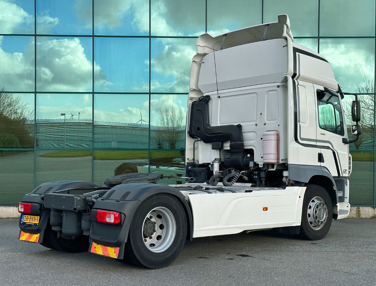 DAF CF 440 FT Space CAB 2x Tanks 766.000 KM TOP Condition NL Truck 2 Similar Pie - Vlačilec: slika 4 DAF CF 440 FT Space CAB 2x Tanks 766.000 KM TOP Condition NL Truck 2 Similar Pie - Vlačilec: slika 4
