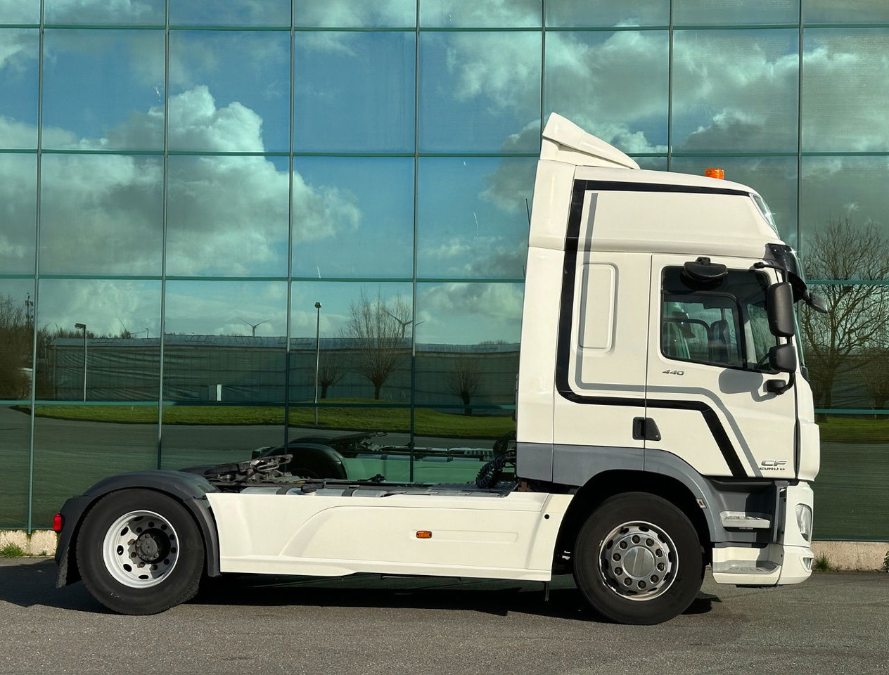 DAF CF 440 FT Space CAB 2x Tanks 766.000 KM TOP Condition NL Truck 2 Similar Pie - Vlačilec: slika 5 DAF CF 440 FT Space CAB 2x Tanks 766.000 KM TOP Condition NL Truck 2 Similar Pie - Vlačilec: slika 5