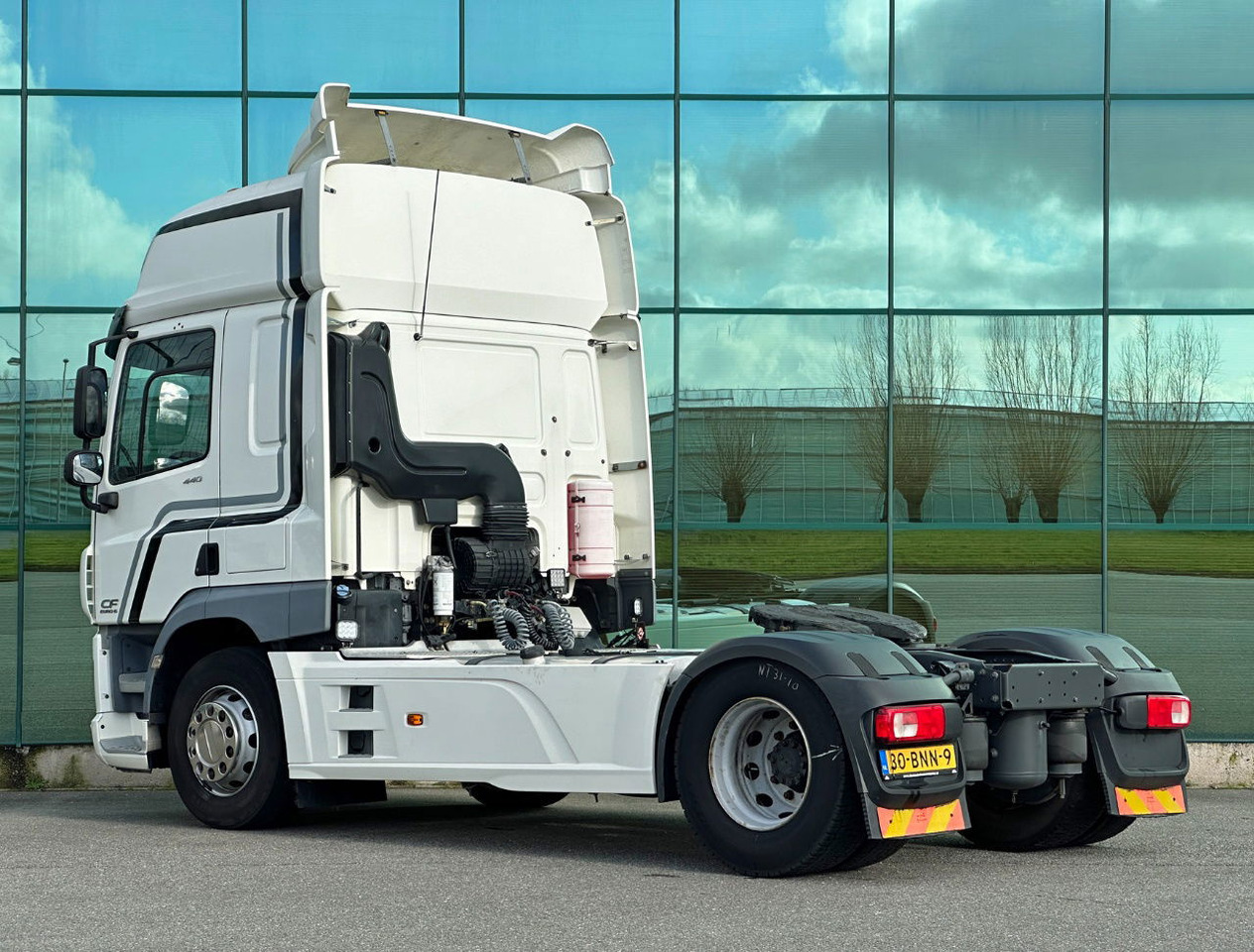 DAF CF 440 FT Space CAB 2x Tanks 766.000 KM TOP Condition NL Truck 2 Similar Pie - Vlačilec: slika 3 DAF CF 440 FT Space CAB 2x Tanks 766.000 KM TOP Condition NL Truck 2 Similar Pie - Vlačilec: slika 3