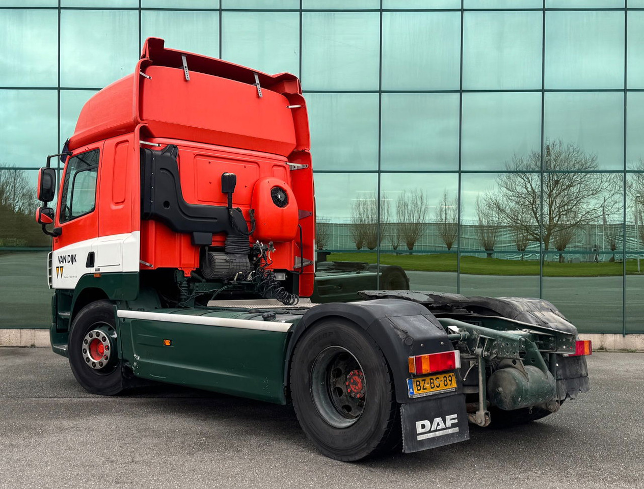 DAF CF 85.460 Only 229.800 KM Retarder - Intarder 2x Tanks Tires 90 NL Truck - Vlačilec: slika 3 DAF CF 85.460 Only 229.800 KM Retarder - Intarder 2x Tanks Tires 90 NL Truck - Vlačilec: slika 3