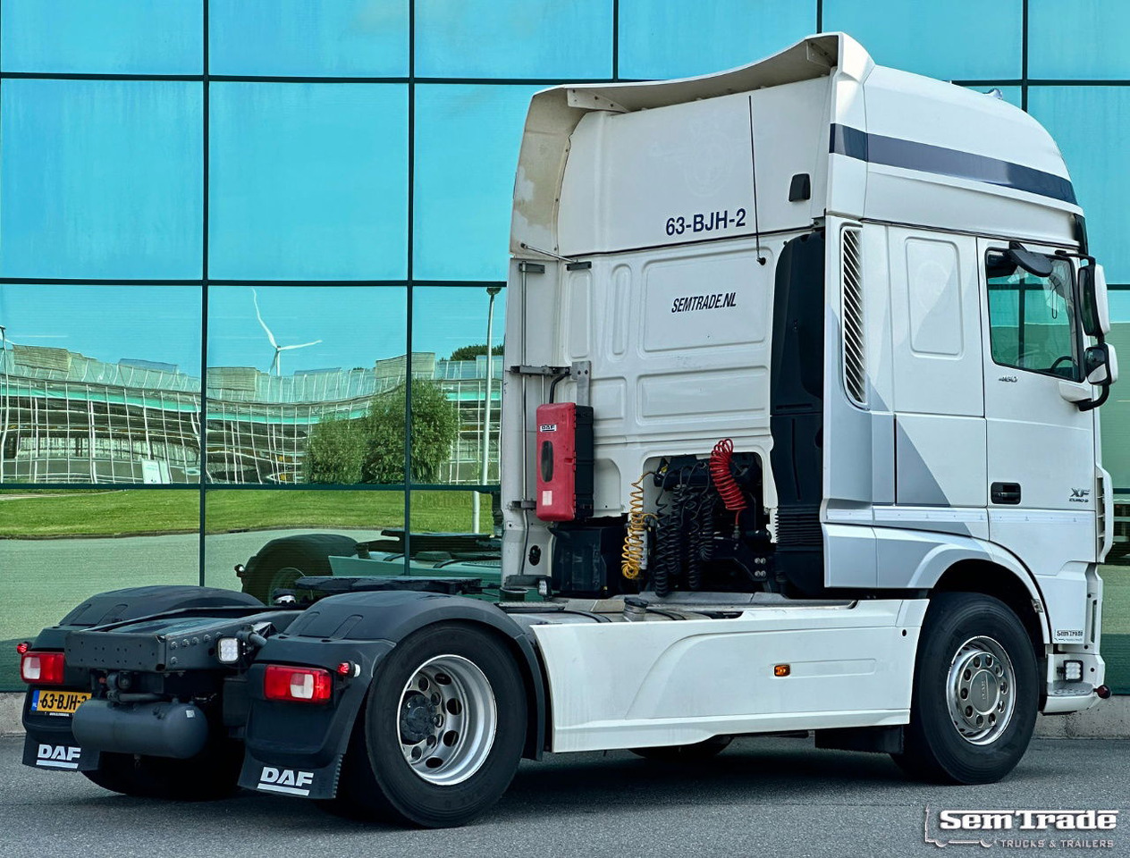 DAF XF 460 FT SSC Euro 6 Full Spoiler 2X Tanks Smart Tacho TOP Condition - Vlačilec: slika 4 DAF XF 460 FT SSC Euro 6 Full Spoiler 2X Tanks Smart Tacho TOP Condition - Vlačilec: slika 4