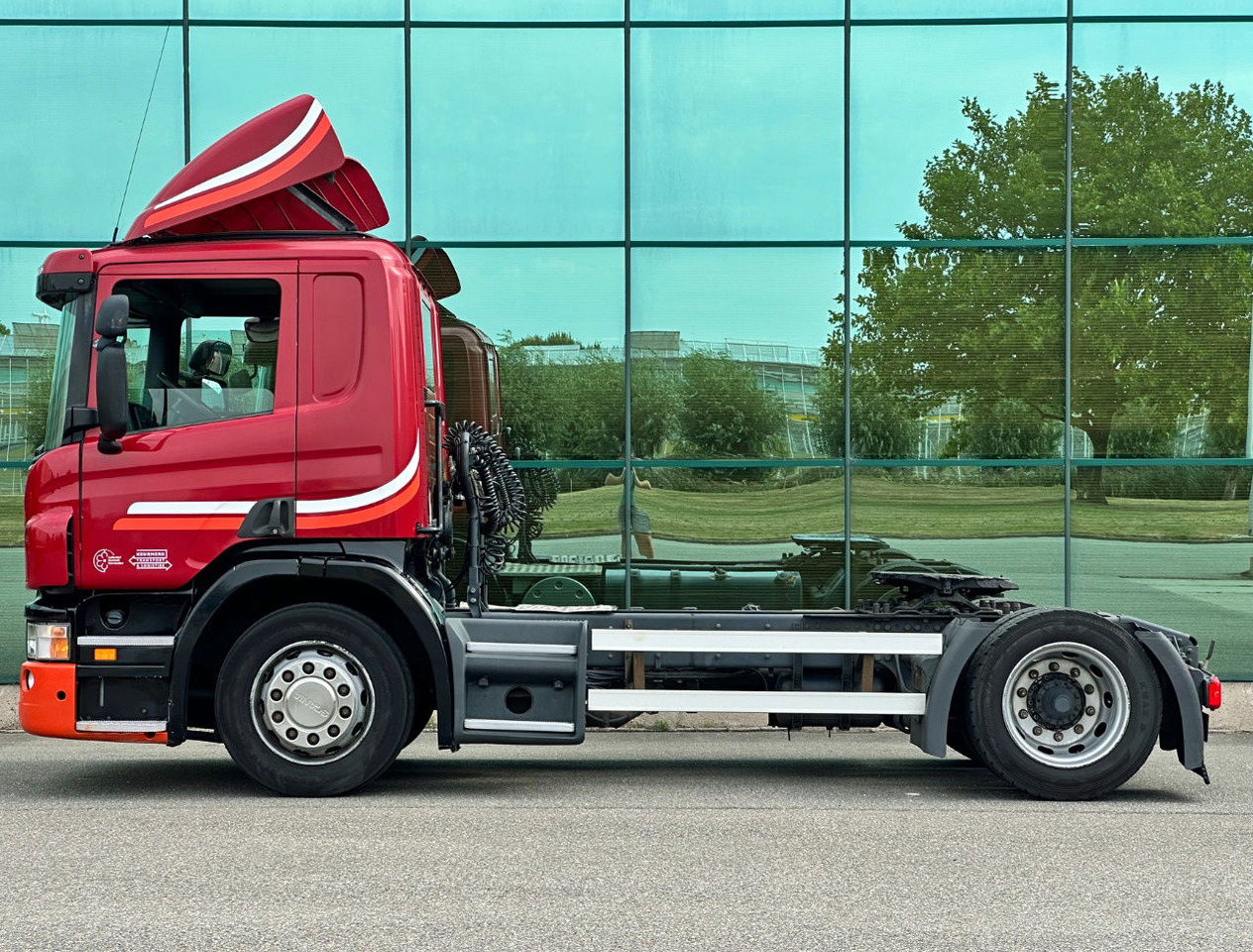 Scania P320 Euro 5 Full AIR DAY CAB LOW Deck 615.000 KM Holland Truck - Vlačilec: slika 2 Scania P320 Euro 5 Full AIR DAY CAB LOW Deck 615.000 KM Holland Truck - Vlačilec: slika 2