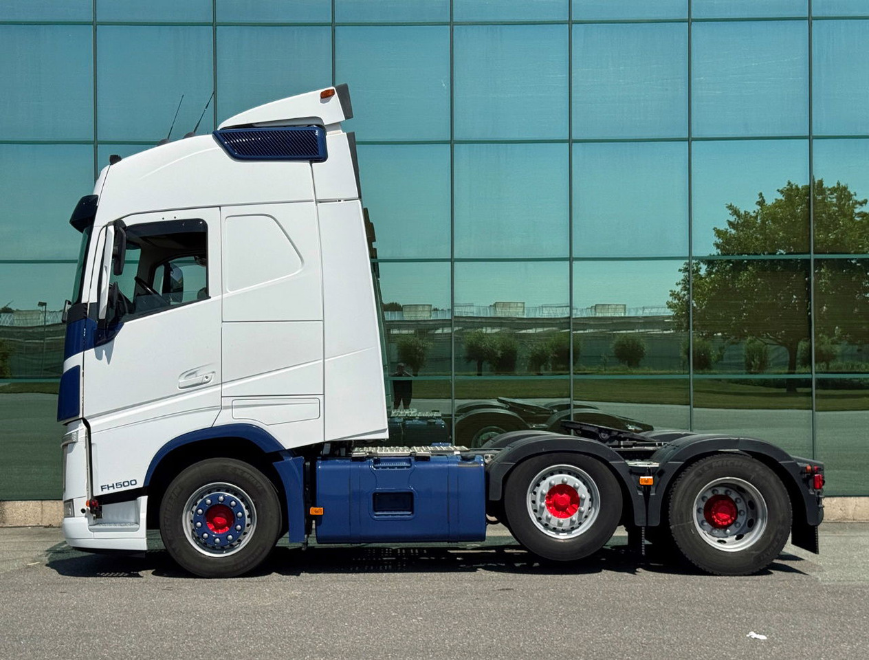 Volvo FH 500 6X2 Globetrotter 2x Tanks Only 667.000 KM Super Condition NL Truck - Vlačilec: slika 2 Volvo FH 500 6X2 Globetrotter 2x Tanks Only 667.000 KM Super Condition NL Truck - Vlačilec: slika 2