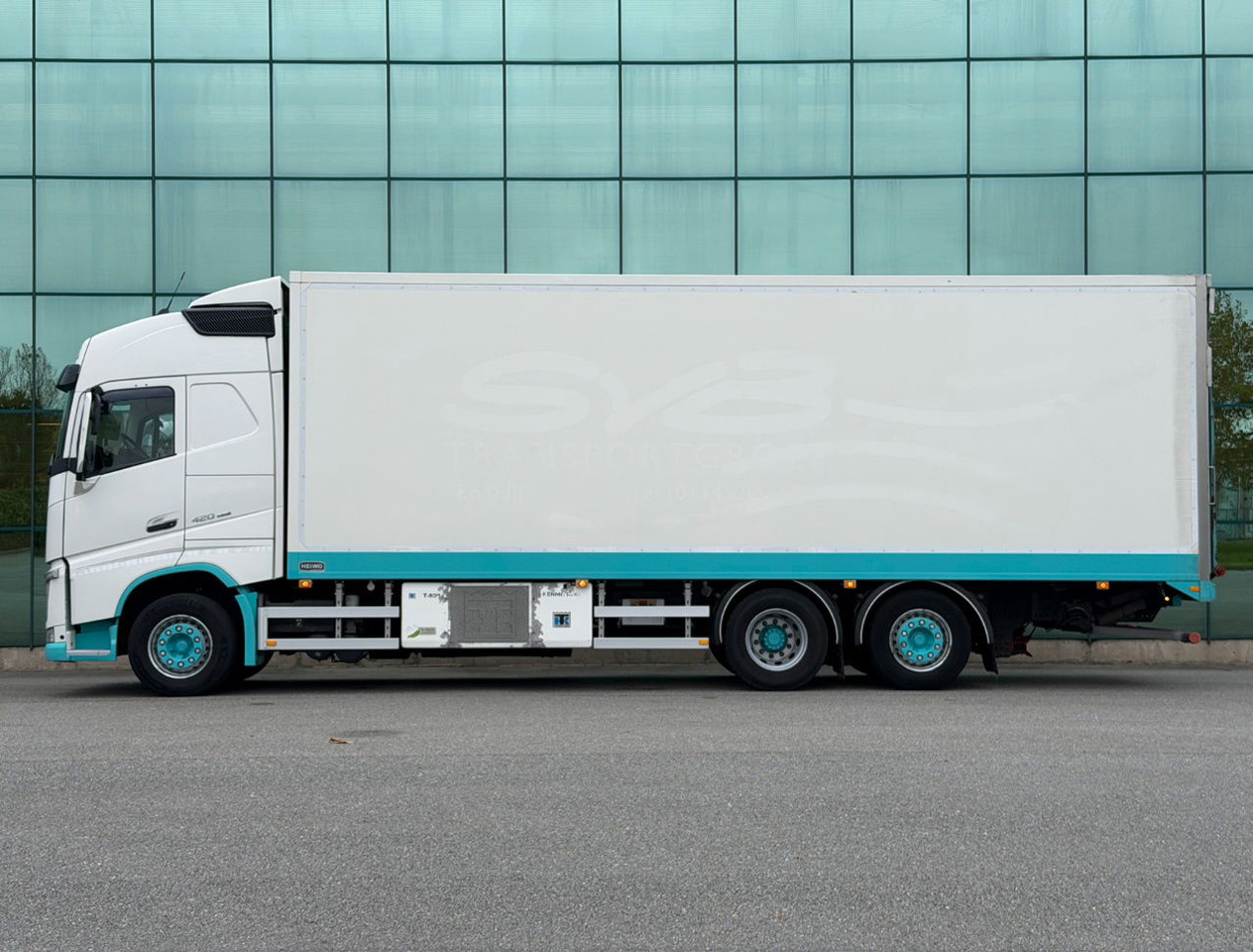 Volvo FH 420 6X2 Globetrotter Heiwo BOX 875 x 250 x 272 CM IN Thermo King T-800 490.000 KM TOP Condition NL Truck - Tovornjak hladilnik: slika 2 Volvo FH 420 6X2 Globetrotter Heiwo BOX 875 x 250 x 272 CM IN Thermo King T-800 490.000 KM TOP Condition NL Truck - Tovornjak hladilnik: slika 2