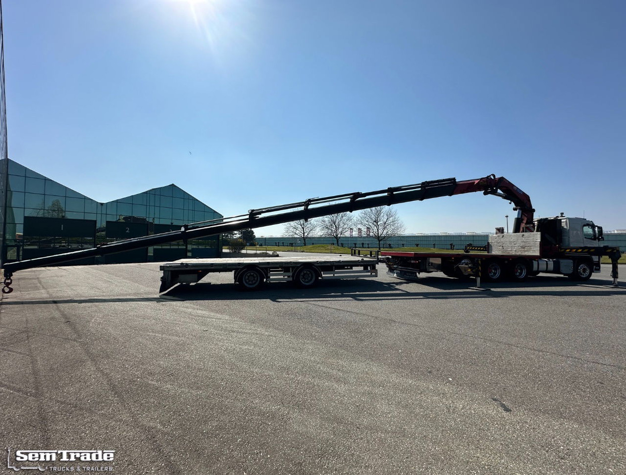 Volvo FMX 540 8X4 HMF 6020 K8 Kraan 231.000 KM + 2023 Sterk Trailer Super Condit - Tovornjak z dvigalom: slika 4 Volvo FMX 540 8X4 HMF 6020 K8 Kraan 231.000 KM + 2023 Sterk Trailer Super Condit - Tovornjak z dvigalom: slika 4