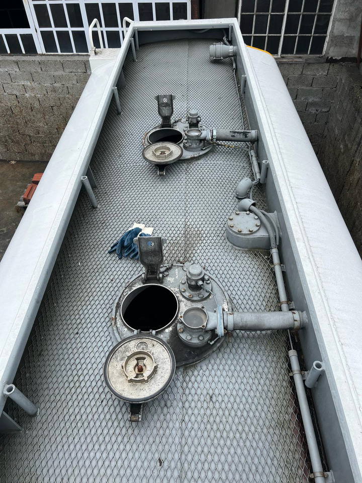 STOKOTA 20000 L, BOTTOM and TOP LOADING - Prikolica cisterna: slika 4 STOKOTA 20000 L, BOTTOM and TOP LOADING - Prikolica cisterna: slika 4
