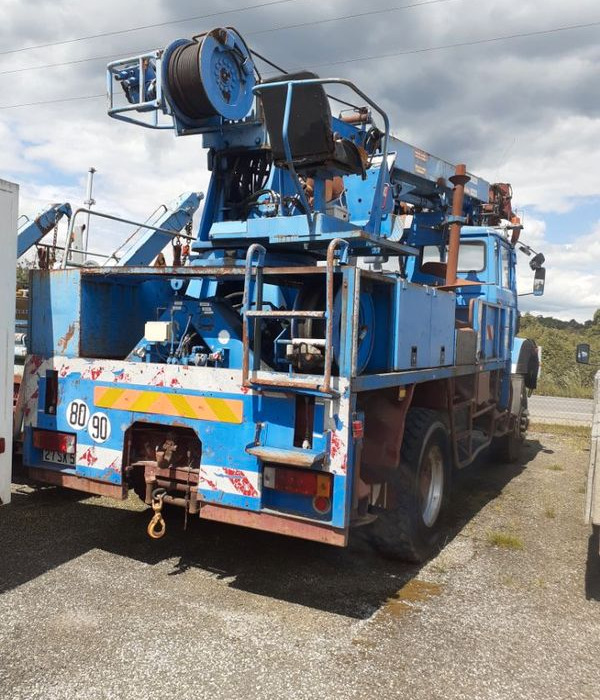 Camions 4x4 tarieres ex EDF pour plantation poteaux betons ou bois - Gradbeni stroj, Tovornjak: slika 1 Camions 4x4 tarieres ex EDF pour plantation poteaux betons ou bois - Gradbeni stroj, Tovornjak: slika 1