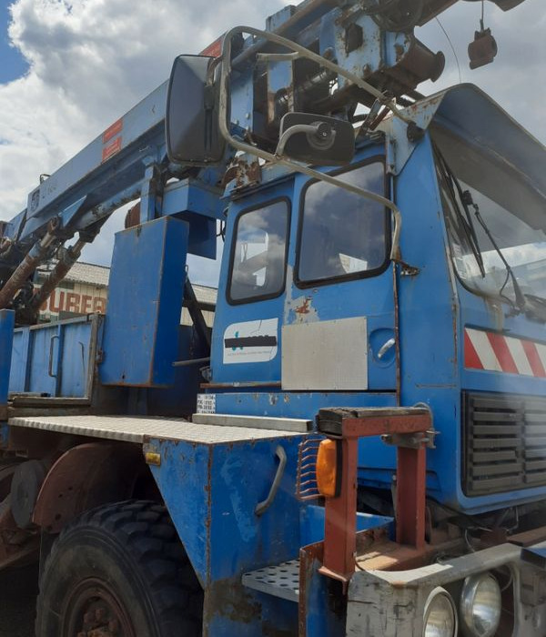 Camions 4x4 tarieres ex EDF pour plantation poteaux betons ou bois - Gradbeni stroj, Tovornjak: slika 3 Camions 4x4 tarieres ex EDF pour plantation poteaux betons ou bois - Gradbeni stroj, Tovornjak: slika 3