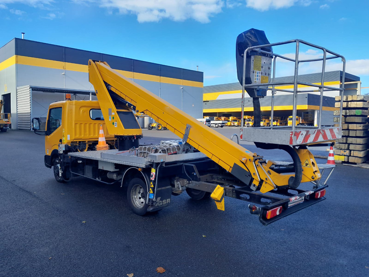 GSR E200T Comfort X - Dvižna ploščad montirana na tovornjak: slika 2 GSR E200T Comfort X - Dvižna ploščad montirana na tovornjak: slika 2