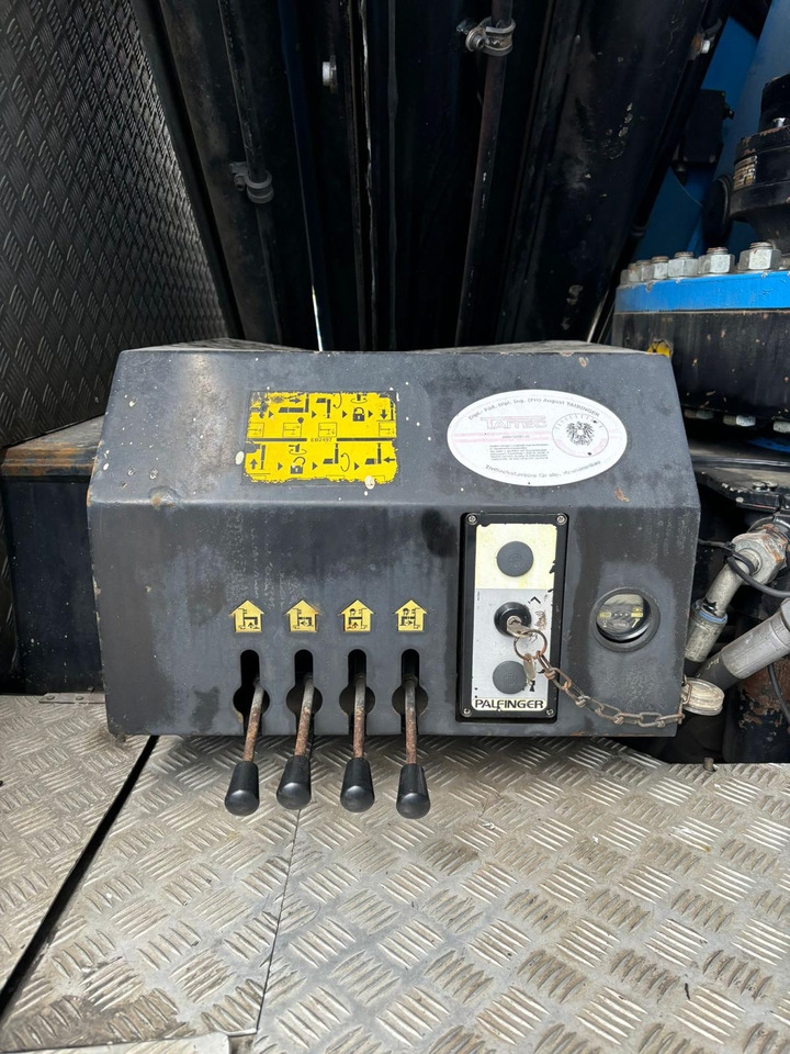 PALFINGER MAN TGA 35.480 8x4 mit Palfinger PK 150.002 - Paletno dvigalo: slika 5 PALFINGER MAN TGA 35.480 8x4 mit Palfinger PK 150.002 - Paletno dvigalo: slika 5