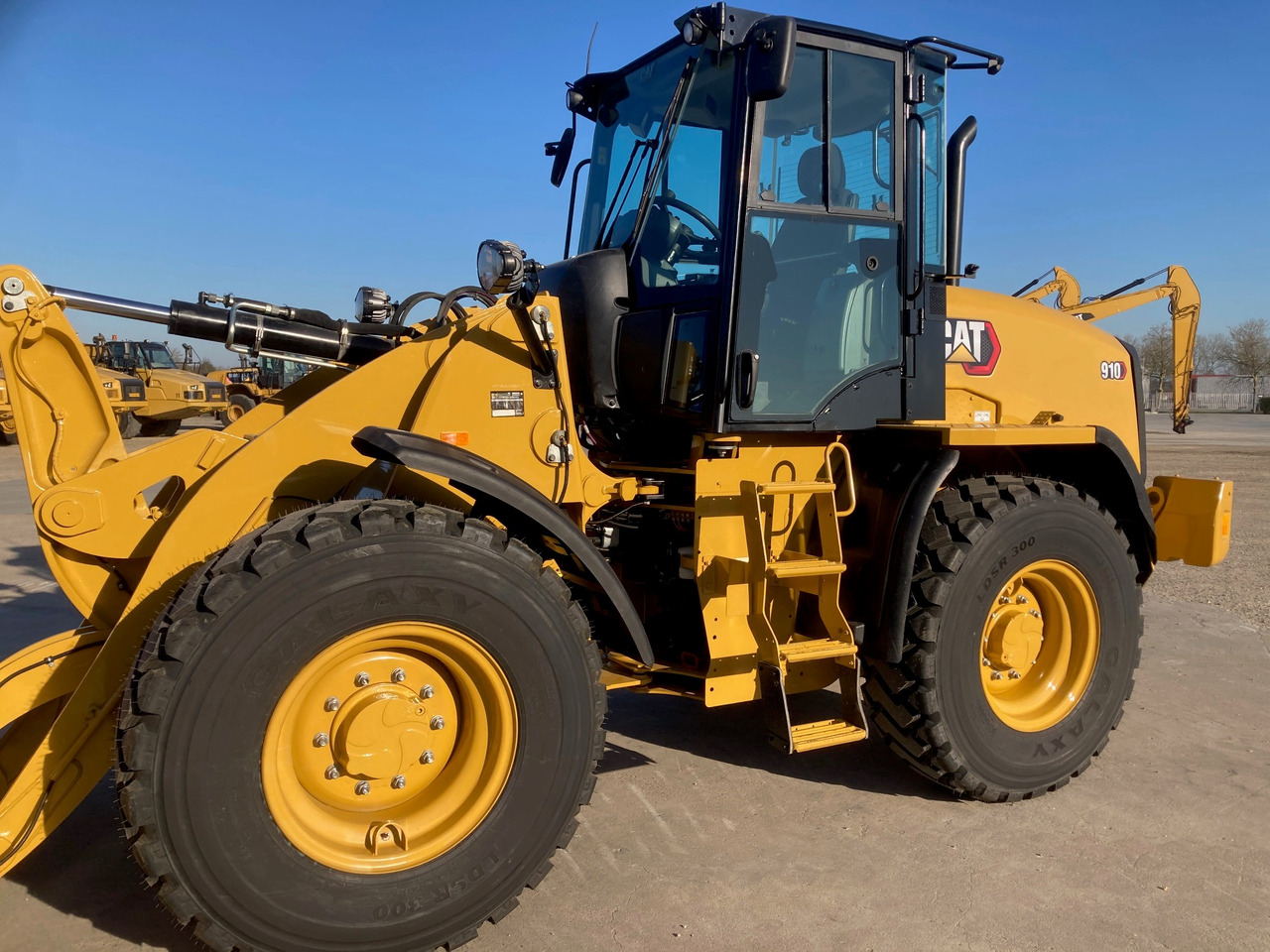 CATERPILLAR 910 - Kolesni nakladalec: slika 2 CATERPILLAR 910 - Kolesni nakladalec: slika 2