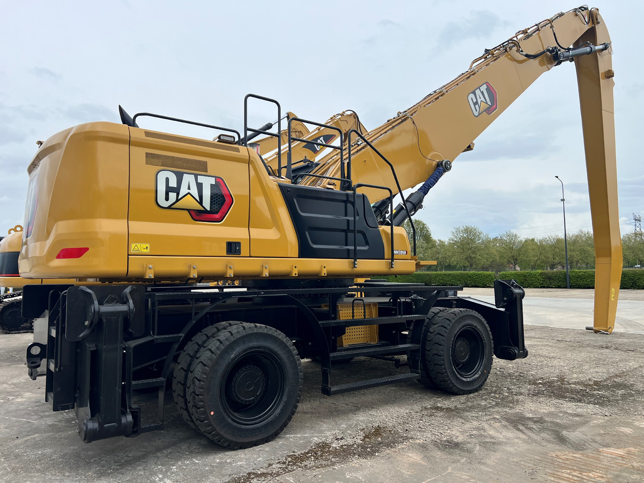 CATERPILLAR MH3050 - Bager za prekladanje primarnih/ Sekundarnih surovin: slika 2 CATERPILLAR MH3050 - Bager za prekladanje primarnih/ Sekundarnih surovin: slika 2