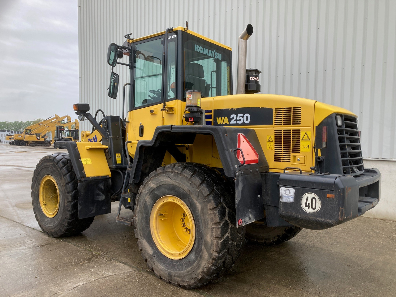 KOMATSU WA250 - Kolesni nakladalec: slika 1 KOMATSU WA250 - Kolesni nakladalec: slika 1