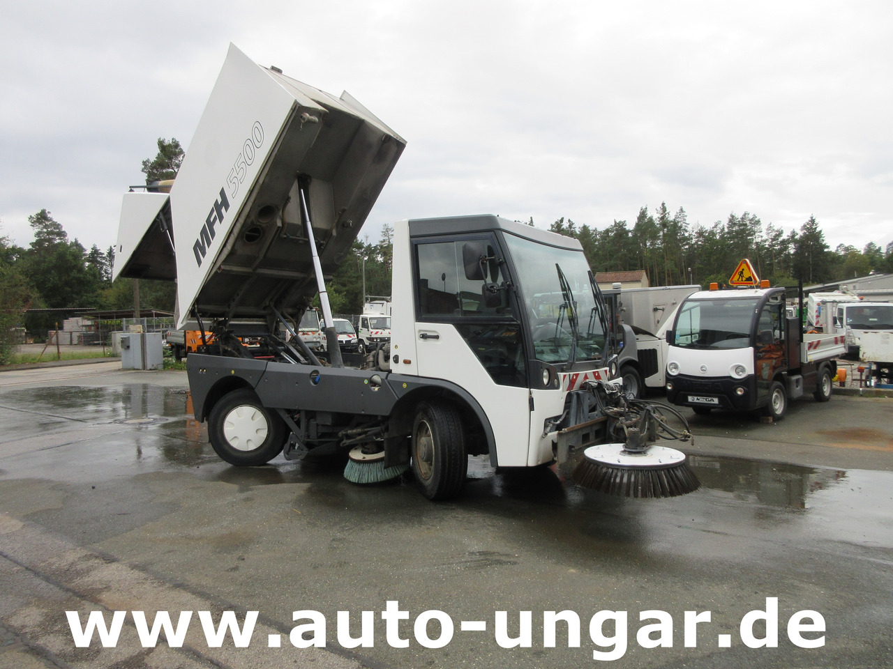 Aebi MFH 5500 Baujahr 2012 Euro 5 Kehrmaschine mit Hochentleerung - Vozilo za pometanje: slika 1 Aebi MFH 5500 Baujahr 2012 Euro 5 Kehrmaschine mit Hochentleerung - Vozilo za pometanje: slika 1