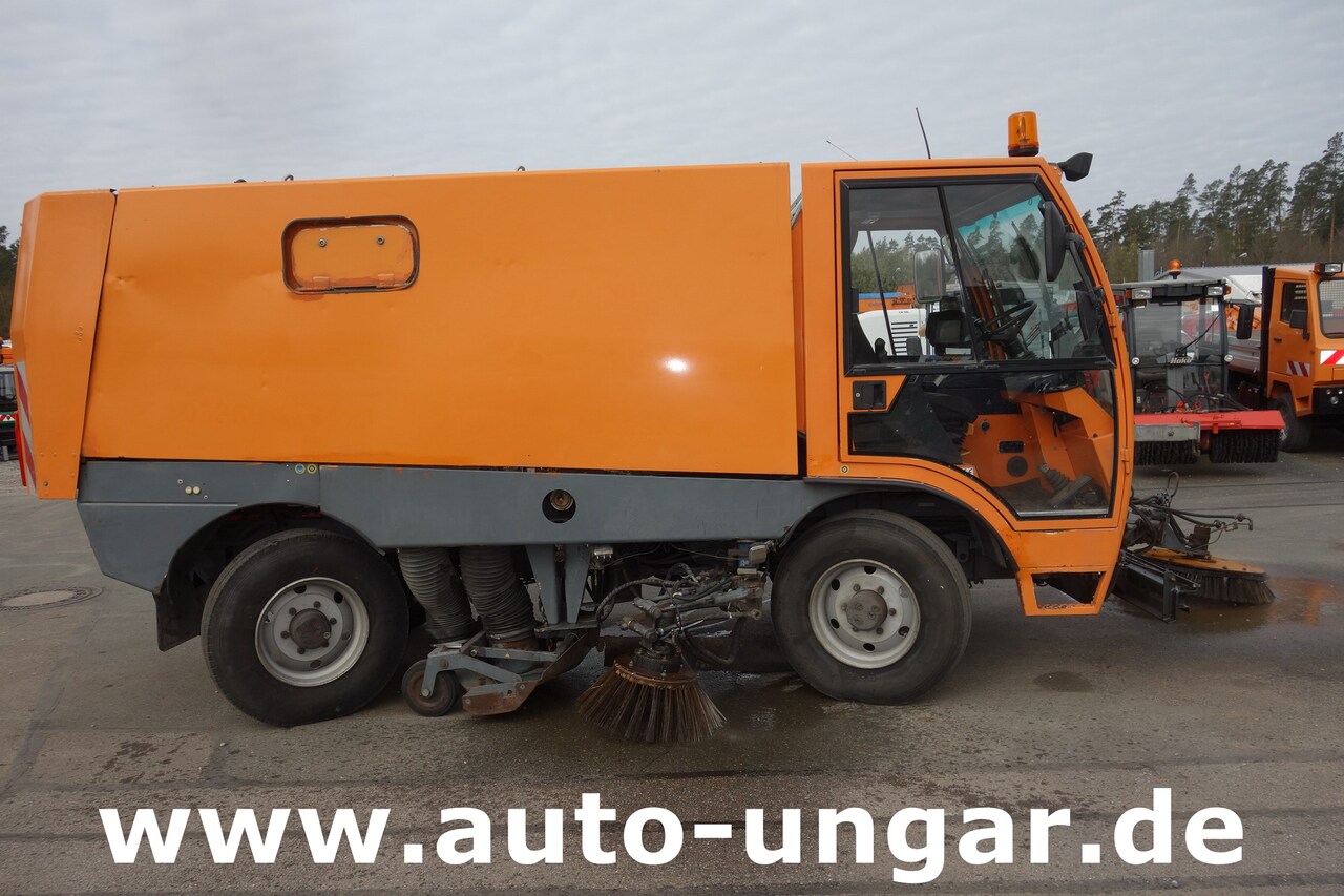 Aebi Schmidt MFH 5000 Kehrmaschine 4-Rad Lenkung Wildkrautbesen - Vozilo za pometanje: slika 4 Aebi Schmidt MFH 5000 Kehrmaschine 4-Rad Lenkung Wildkrautbesen - Vozilo za pometanje: slika 4