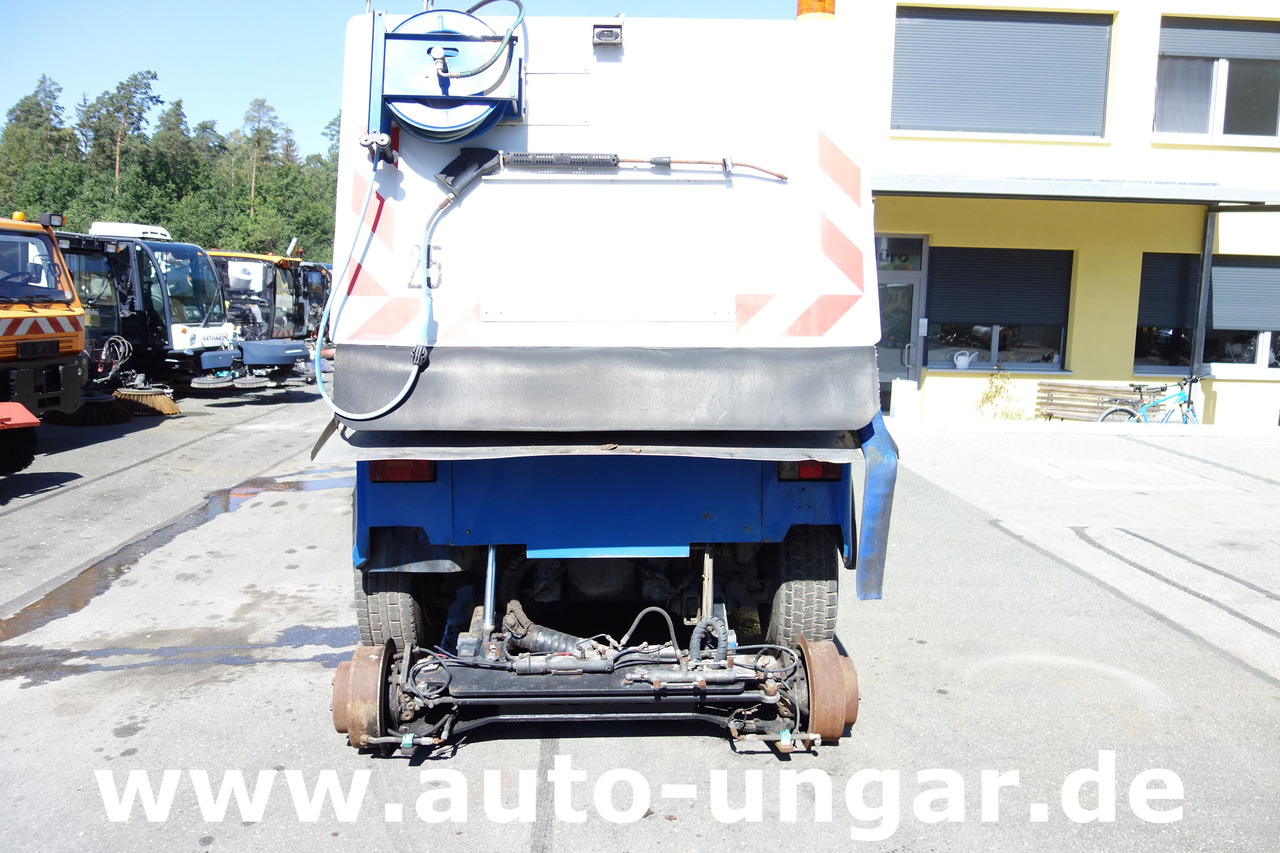 BUCHER CityCat CC5000 Schienenreiniger Kehrmaschine RailRoad Zweiweg - Vozilo za pometanje: slika 4 BUCHER CityCat CC5000 Schienenreiniger Kehrmaschine RailRoad Zweiweg - Vozilo za pometanje: slika 4