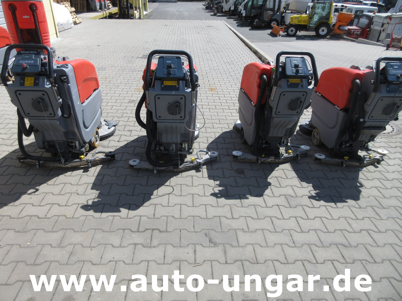 Hako B45 Scheuersaugmaschine B45CL eigener Antrieb Scrubber - Kombinirani čistilni stroj: slika 2 Hako B45 Scheuersaugmaschine B45CL eigener Antrieb Scrubber - Kombinirani čistilni stroj: slika 2