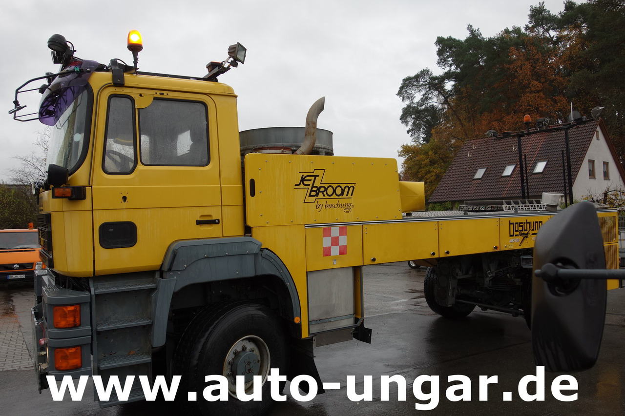 MAN Boschung BJB 8000 Speed Broom 4x4 Offroad Trial Flughafen - Letališka oprema, Letališka oprema: slika 4 MAN Boschung BJB 8000 Speed Broom 4x4 Offroad Trial Flughafen - Letališka oprema, Letališka oprema: slika 4