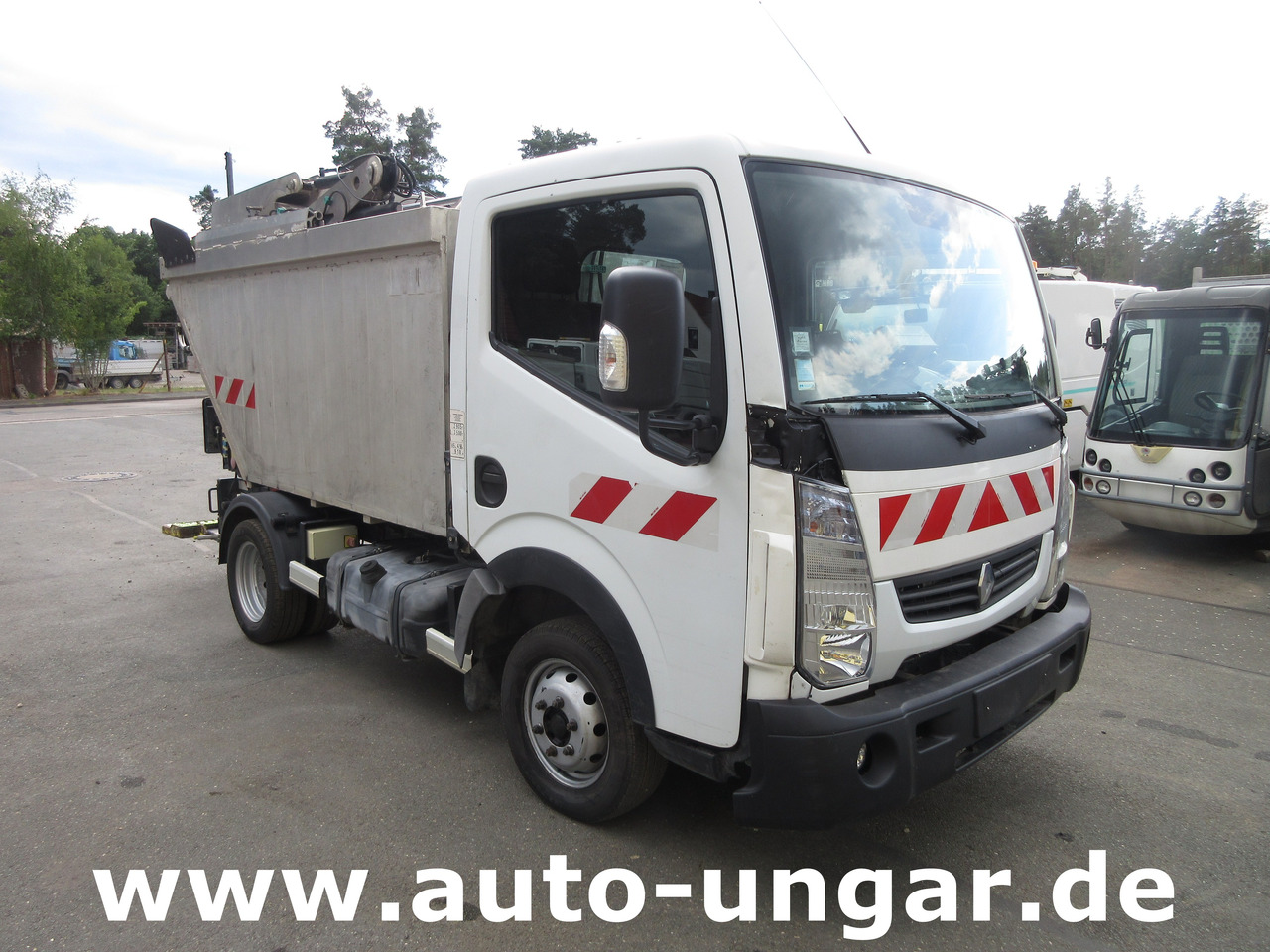 RENAULT Maxity 3.500kg Faun Provence Benne Müllwagen 5m³ Alumulde mit Presse - Smetarski tovornjak: slika 1 RENAULT Maxity 3.500kg Faun Provence Benne Müllwagen 5m³ Alumulde mit Presse - Smetarski tovornjak: slika 1