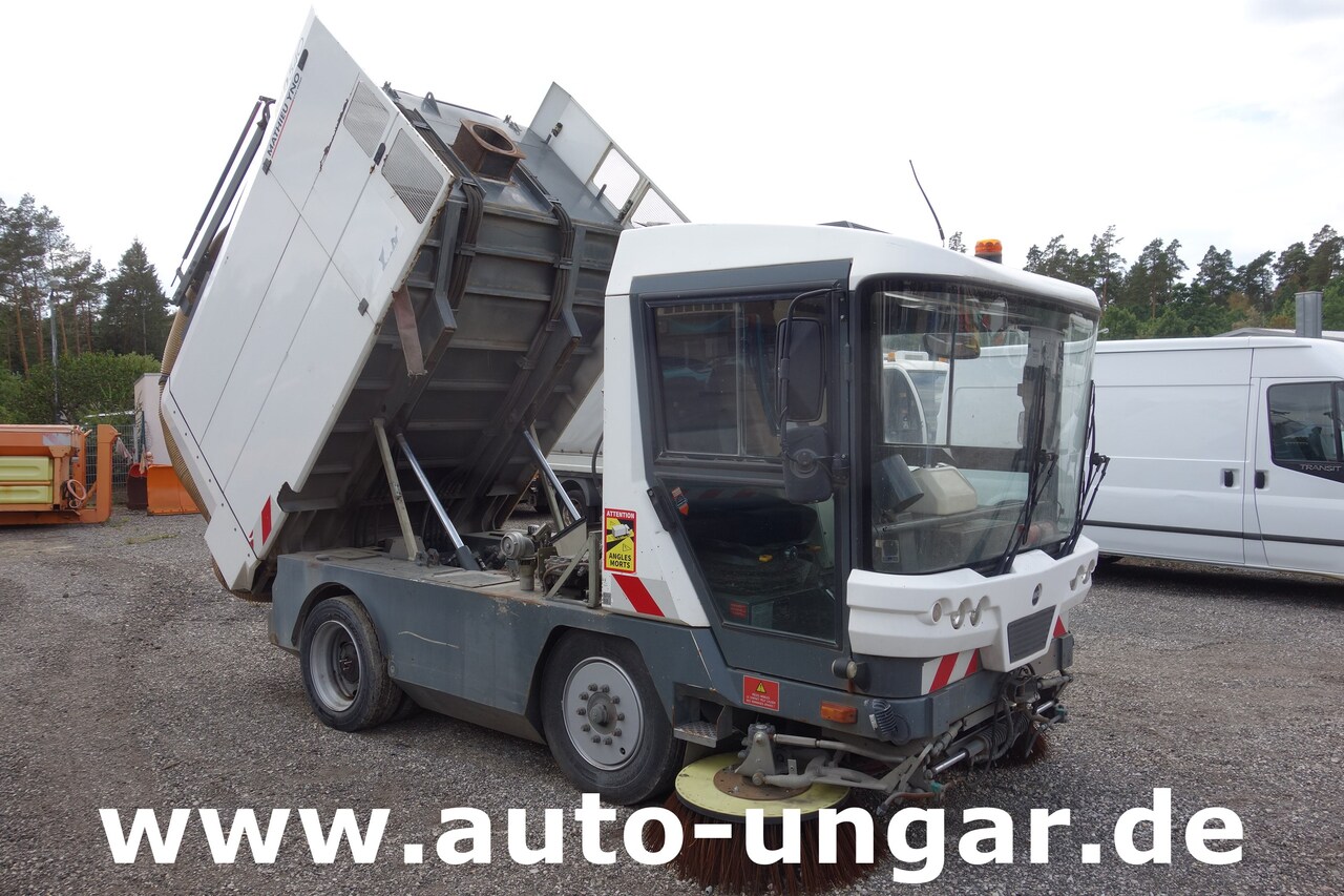 Ravo C540 / 530 Kehrmaschine - Kärcher - Heckabsaugung - Motorschaden - Vozilo za pometanje: slika 2 Ravo C540 / 530 Kehrmaschine - Kärcher - Heckabsaugung - Motorschaden - Vozilo za pometanje: slika 2