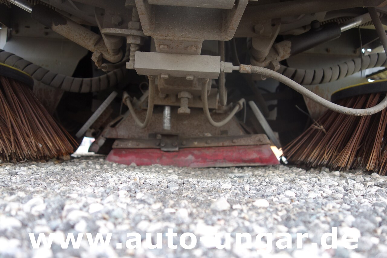Ravo C540 / 530 Kehrmaschine - Kärcher - Heckabsaugung - Motorschaden - Vozilo za pometanje: slika 5 Ravo C540 / 530 Kehrmaschine - Kärcher - Heckabsaugung - Motorschaden - Vozilo za pometanje: slika 5