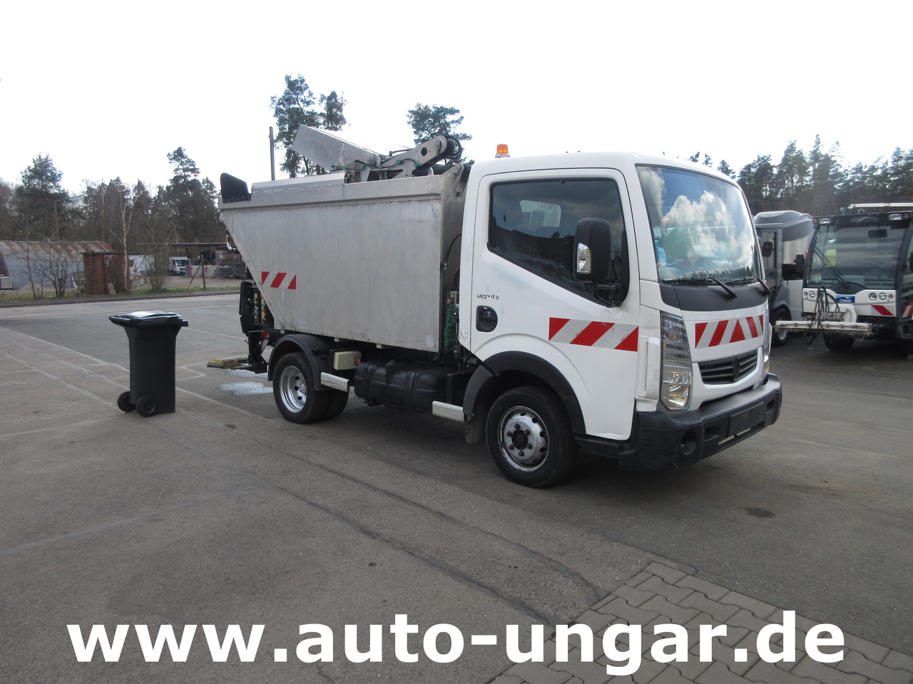 Renault Maxity 130 Müllwagen 3.500kg Lifter Presse Kipper Provence Benne Medium - Smetarski tovornjak: slika 1 Renault Maxity 130 Müllwagen 3.500kg Lifter Presse Kipper Provence Benne Medium - Smetarski tovornjak: slika 1