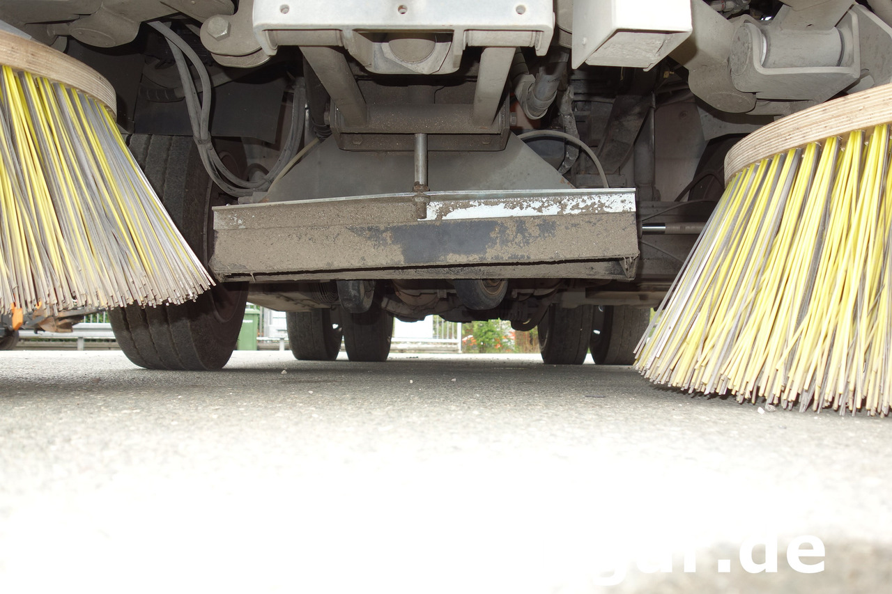 SCHMIDT Cleango 500 EURO 6 Baujahr 2017 Kehrmaschine Straßenkehrmaschine - Vozilo za pometanje: slika 5 SCHMIDT Cleango 500 EURO 6 Baujahr 2017 Kehrmaschine Straßenkehrmaschine - Vozilo za pometanje: slika 5
