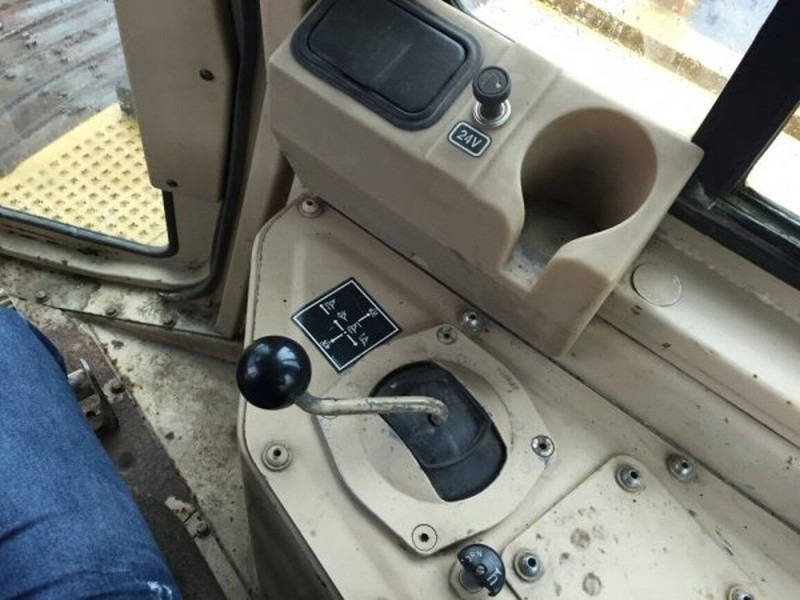 Caterpillar D6H LGP II lizing Caterpillar D6H LGP II: slika 9 Caterpillar D6H LGP II lizing Caterpillar D6H LGP II: slika 9