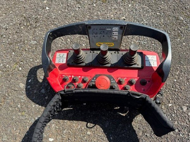 Tovornjak s kesonom, Tovornjak z dvigalom Mercedes-Benz Antos 2535: slika 6 Tovornjak s kesonom, Tovornjak z dvigalom Mercedes-Benz Antos 2535: slika 6