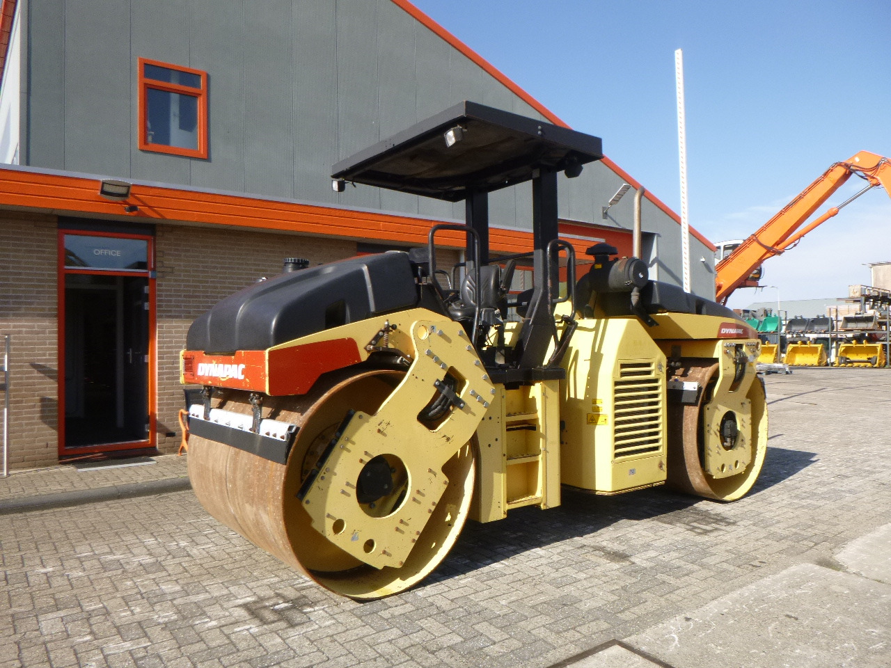 DYNAPAC CC432V - Cestni valjar: slika 3 DYNAPAC CC432V - Cestni valjar: slika 3