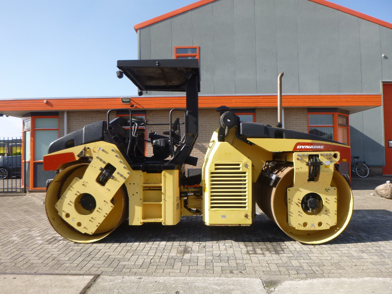 DYNAPAC CC432V - Cestni valjar: slika 1 DYNAPAC CC432V - Cestni valjar: slika 1