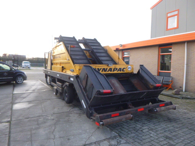 DYNAPAC HR21 Chip Spreader - Stroj za asfalterska dela: slika 3 DYNAPAC HR21 Chip Spreader - Stroj za asfalterska dela: slika 3