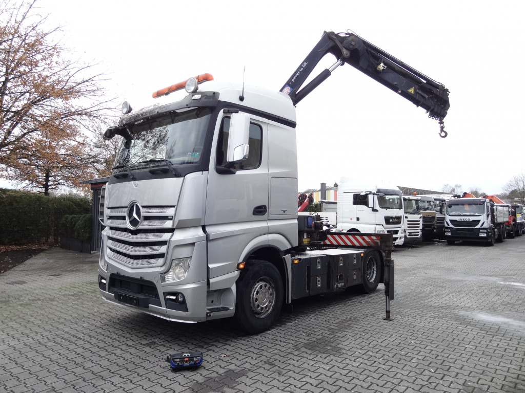 Mercedes-Benz Actros 1842LS Kran HMF 2020 bis 18 Meter - Tovornjak z dvigalom, Vlačilec: slika 1 Mercedes-Benz Actros 1842LS Kran HMF 2020 bis 18 Meter - Tovornjak z dvigalom, Vlačilec: slika 1